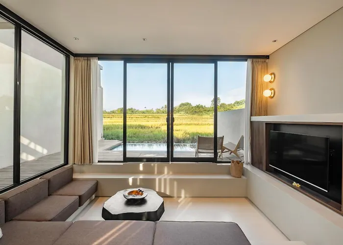 Mesra Stunning Paddy Fields Views - Berawa Villa
